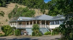Spectacular cattle country with rainforest and coastal lifestyle