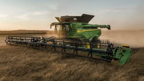 Australian farmers set to benefit from new John Deere header upgrades