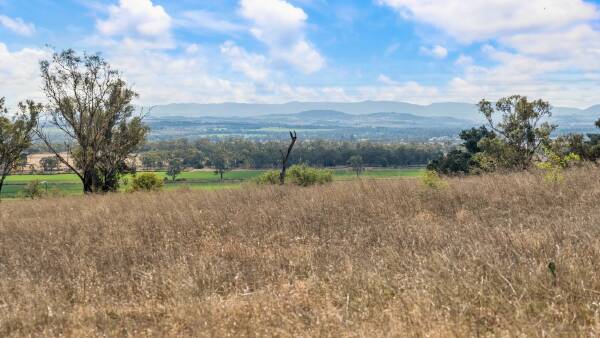 Darling Downs rural lifestyle properties in demand at Toowoomba auction