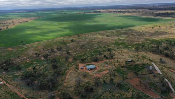 Versatile exclusion fenced country with productive floodplain cultivation